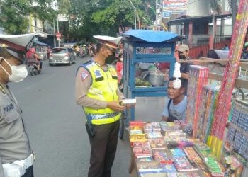 Berikan Rasa Aman dan Nyaman dalam Beribadah, Polres Galakkan Razia Pedagang Petasan dan Kembang Api