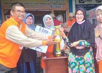 Modal Patungan, Relawan Anies Baswedan Gresik Gelar Pasar Murah Minyak Goreng