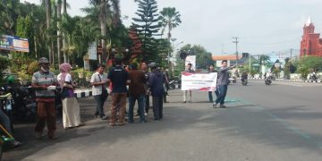 Jumat Berkah, E-Sports Kediri Berbagi Nasi Geprek