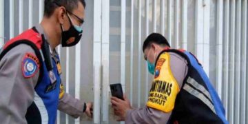 Polsek Rungkut Luncurkan Program Halo Pak Bhabin, Polisi Video Call Dengan Pemilik Rumah