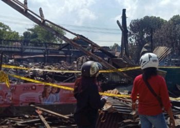 Pasca Kebakaran, Pedagang Pasar Ngadiluwih Nekat Tetap Berjualan