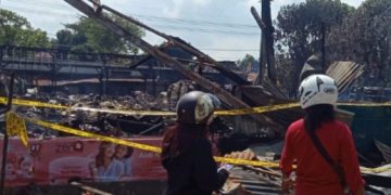 Pasca Kebakaran, Pedagang Pasar Ngadiluwih Nekat Tetap Berjualan