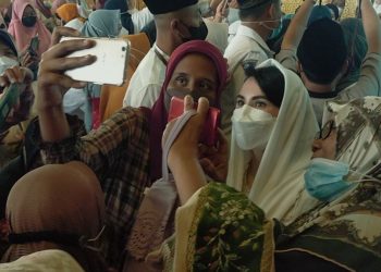 Gubernur Khofifah dan Wagub Emil Dardak Salat Id Bareng di Masjid Al Akbar Surabaya