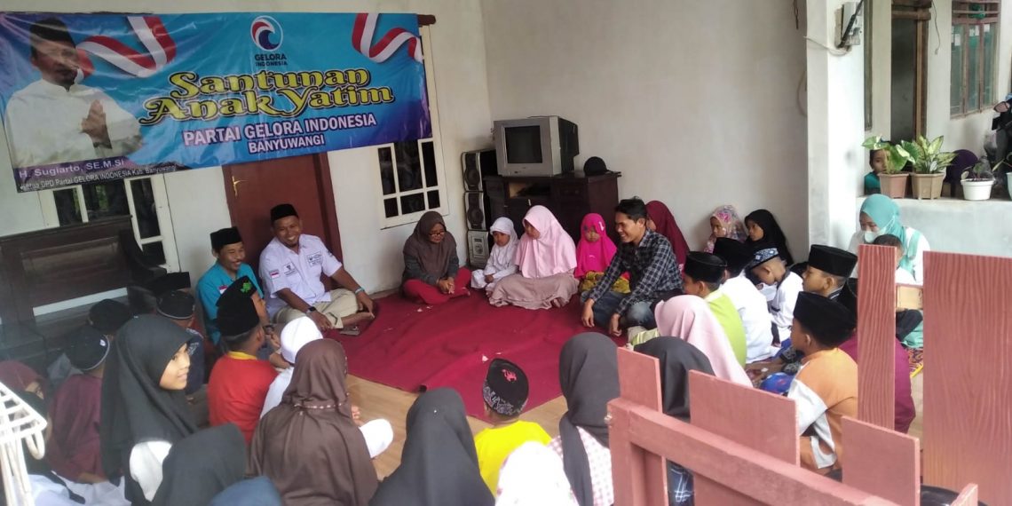 Sambut Lebaran, Partai Gelora Banyuwangi Bagikan Bingkisan kepada Yatim Piatu