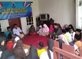 Sambut Lebaran, Partai Gelora Banyuwangi Bagikan Bingkisan kepada Yatim Piatu