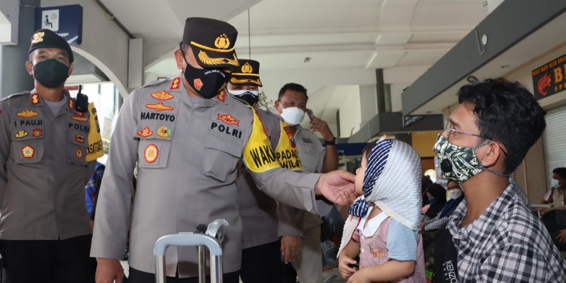 Kapolrestabes Surabaya Cek Langsung Pospam dan Posyan