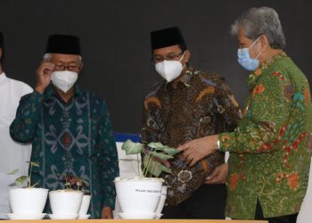 Bupati Muhdlor Apresiasi Unit Bisnis Umsida Ekspor Bibit Tanaman Hias ke Amerika