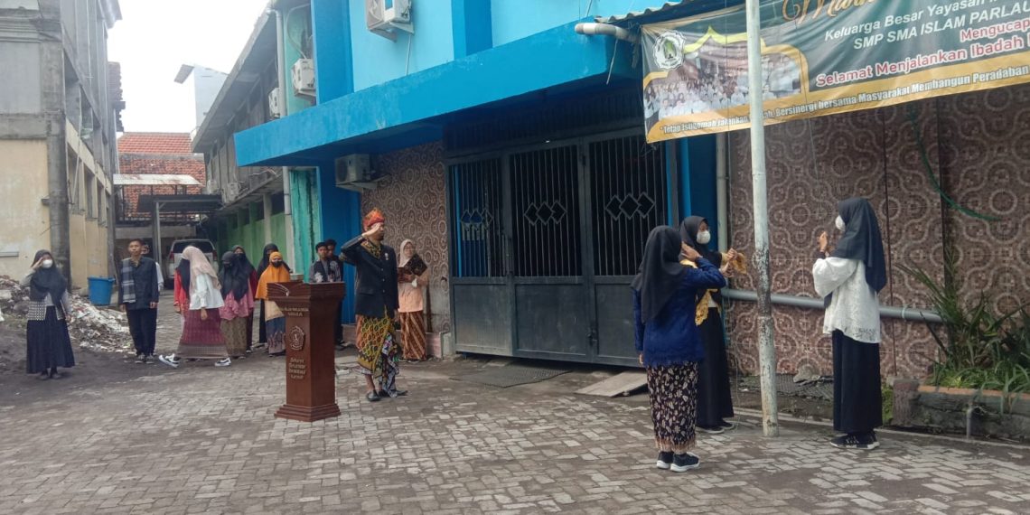 Kokohkan Karakter Berkebhinekaan Global, Traditional Clothes Warnai Hari Pendidikan Nasional