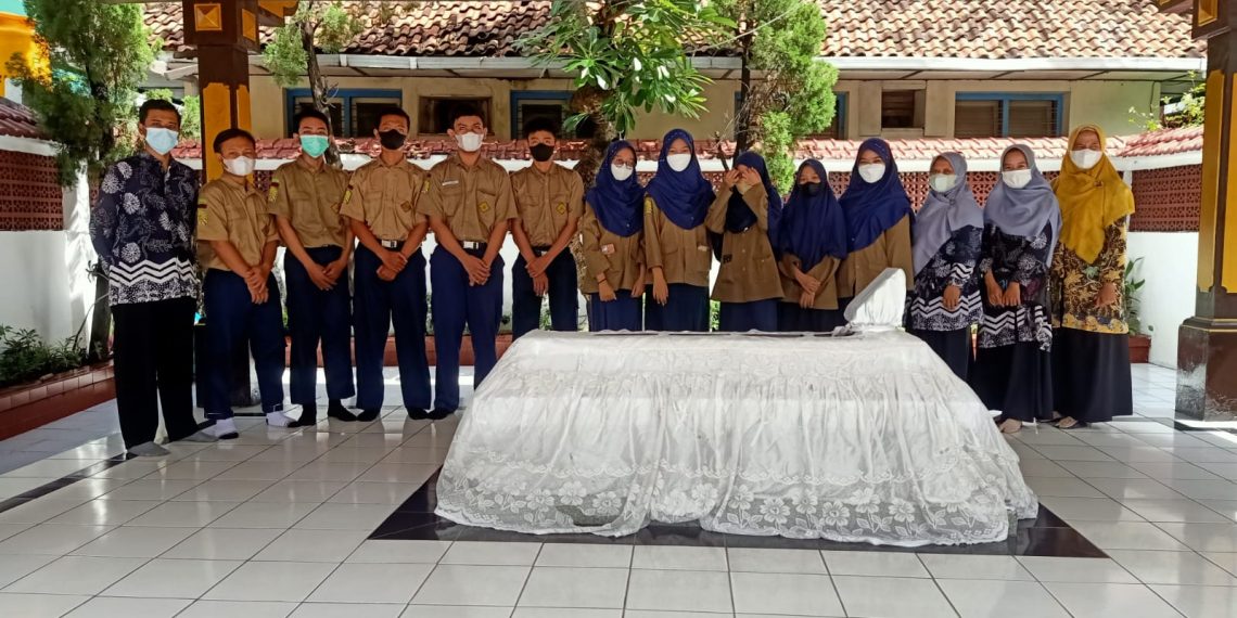 Peringati Hari Kebangkitan Nasional, Siswa SMAM1TA Berkunjung ke Makam dan Museum Dr. Soetomo