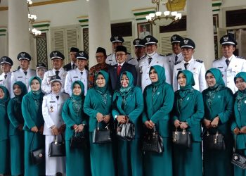 Serentak, Bupati Pamekasan Lantik 72 Kepala Desa