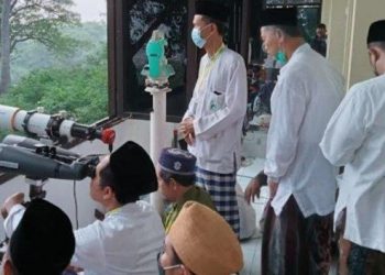 Perukyat LFNU PCNU Gresik Berhasil Melihat Hilal, Idul Fitri Serentak Senin Besok