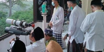 Perukyat LFNU PCNU Gresik Berhasil Melihat Hilal, Idul Fitri Serentak Senin Besok