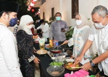 Jalin Ukhuwah Antar-Kepala OPD, Gubernur Khofifah Ajak Qiyamul Lail Berjamaah dan Lomba Masak Bandeng