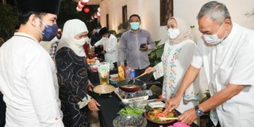 Jalin Ukhuwah Antar-Kepala OPD, Gubernur Khofifah Ajak Qiyamul Lail Berjamaah dan Lomba Masak Bandeng