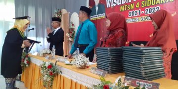 Lulus 100%, MTsN 4 Sidoarjo Wisuda 268 Siswanya