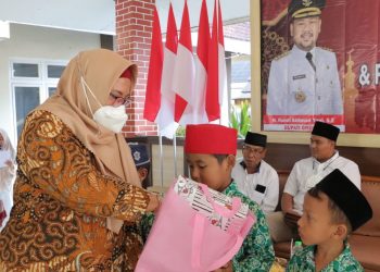 Tiba Di Bawean, Wakil Bupati Gresik Hadiri Halal Bihalal dan Pengukuhan Pengurus IKBAL Qomaruddin