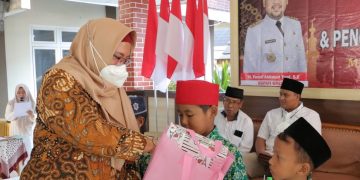 Tiba Di Bawean, Wakil Bupati Gresik Hadiri Halal Bihalal dan Pengukuhan Pengurus IKBAL Qomaruddin