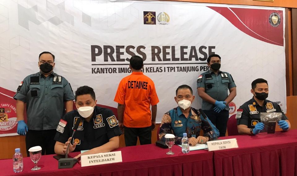 Broker Kayu Asal India Dideportasi, Diketahui Pakai Visa Kunjungan untuk Bekerja