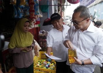 Blusukan Lagi ke Pasar, Mendag Zulhas: Migor Rp14.000/Liter Ada di 13.968 Warung Pangan dan Warung Gurih