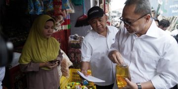 Blusukan Lagi ke Pasar, Mendag Zulhas: Migor Rp14.000/Liter Ada di 13.968 Warung Pangan dan Warung Gurih