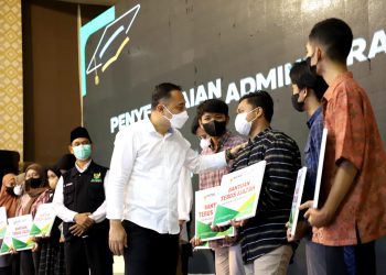 Pelajar SMA dari Keluarga Miskin Dapat Bantuan Biaya dari Pemkot Surabaya