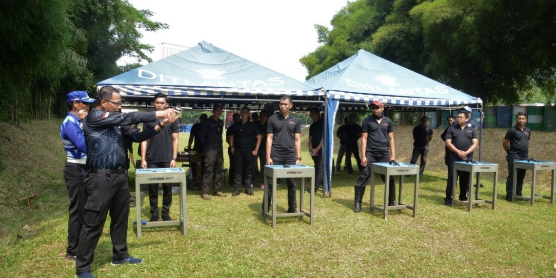 Latihan Menembak, Protokol Kemenkumham Asah Kesigapan Pengamanan Pimpinan