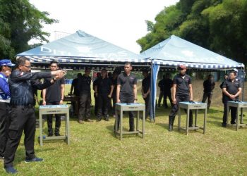 Latihan Menembak, Protokol Kemenkumham Asah Kesigapan Pengamanan Pimpinan