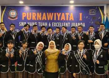 Suasana Haru dan Isak Tangis Warnai Wisuda SMP Hang Tuah 6 Excellent Juanda