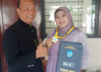 Griselda Putri Alumni SMAN 4 Sidoarjo :  Tak Mau Meninggalkan Dunia Bisnis
