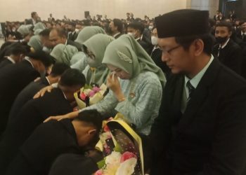 Tangis Haru Mewarnai Purnawiyata SMK Antartika 1 Sidoarjo Angkatan 45