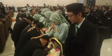 Tangis Haru Mewarnai Purnawiyata SMK Antartika 1 Sidoarjo Angkatan 45