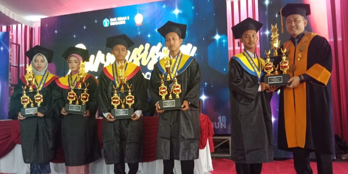 Siswa SMK Krian 2  Sidoarjo Sudah Bekerja Bahkan Sebelum Dinyatakan Lulus