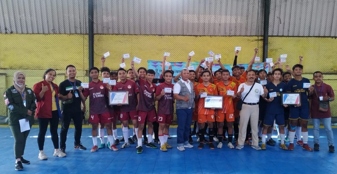 SMK Kal-1 Juarai Turnamen Futsal STIAMAK Surabaya
