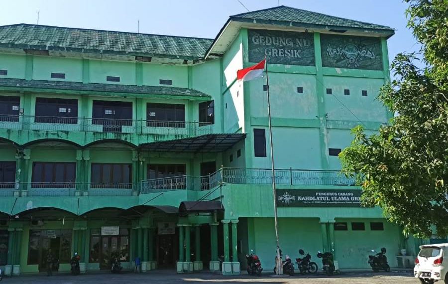 Prihatin Kondisi Kantor PCNU Gresik, Warga NU Patungan Ngecat Kantor