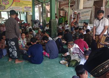 RMB Berbagi Makan Bersama Para Jamaah Masjid Al Muttaqiy