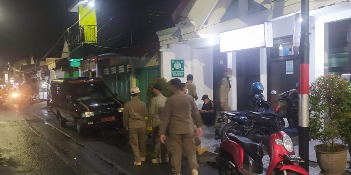 Satpol PP Razia Warga Kos Eks Lokalisasi Moroseneng