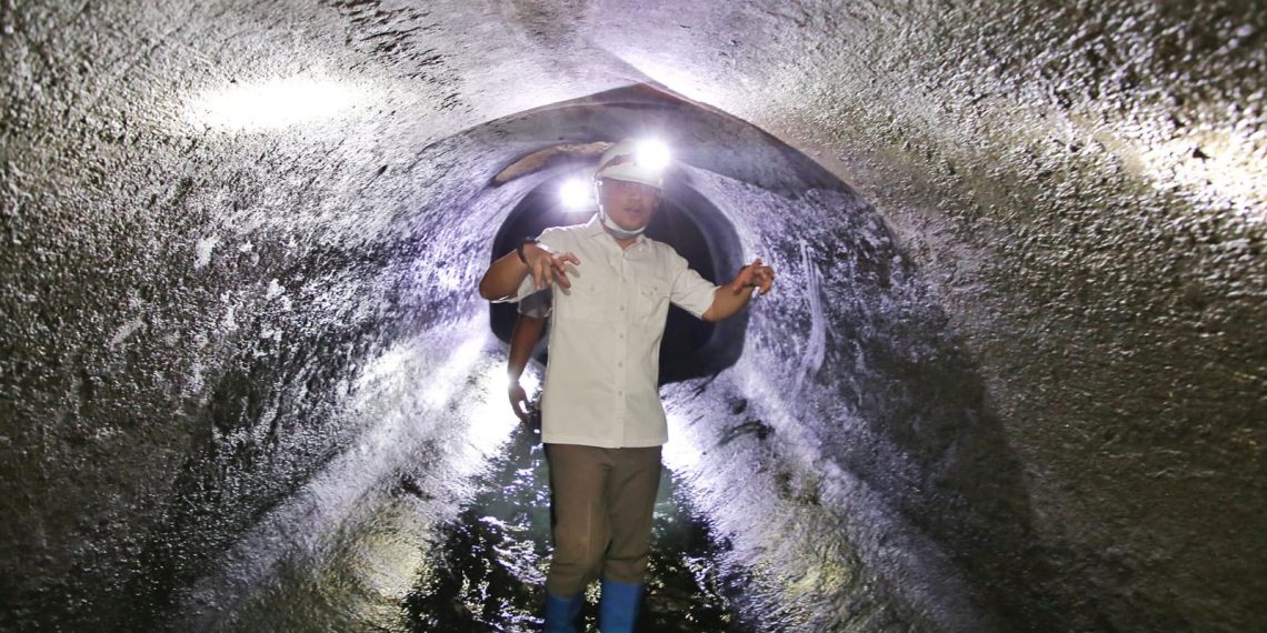 Walikota Eri Nyemplung Gorong-Gorong untuk Cek Box Culvert