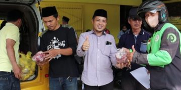 Partai Golkar Sidoarjo Semarakkan Idul Adha dengan Bagikan 250 Bungkus Daging Kurban