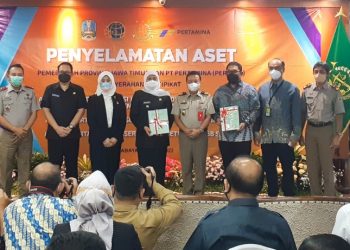BPN Jatim Bersama Kejati Jatim Serahkan Sertifikat Tanah Aset Pemprov Jatim