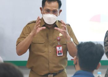 Kadis Kominfo Jatim Hudiyono Beri Pembekalan Kerja Praktik Satu Data Mahasiswa ITS