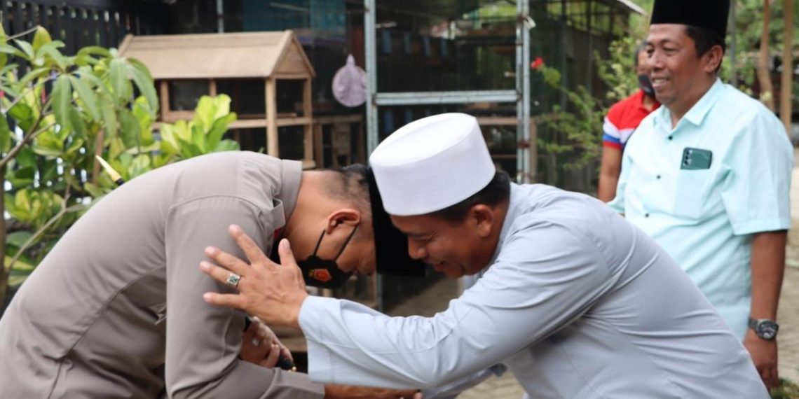 Sosialisasikan SELARAS, Kapolres Tulungagung Sowan Kiyai Shoim Al Kasi
