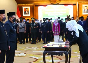 Usai Lantik Sekdaprov Adhy Karyono, Gubernur Khofifah Langsung Pimpin Rakor Bersama OPD