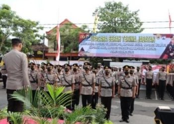 Kapolres Tulungagung Pimpin Upacara Sertijab Kasatlantas dan Enam Kapolsek