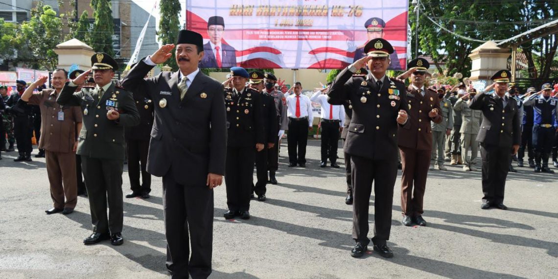 Puncak Hari Bhayangkara ke-76, Kapolres Pamekasan Bersama Forkopimda Upacara Virtual