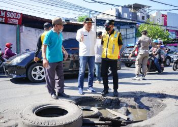 Wabup Subandi Sidak Jalan Rusak Di Desa Tropodo, Tahun Ini Bakal Dibetonisasi