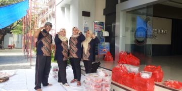 Ber-Idul Adha, SMP Hang Tuah 6 Exellent Juanda Bagikan Daging Kurban ke Warga dan Panti Asuhan