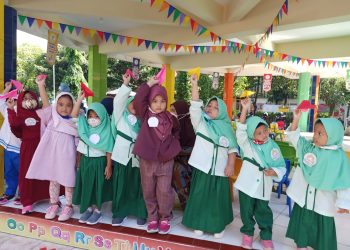 MPLS KB-TK Al Muslim Diisi Dengan Menerbangkan Pesawat Cita-Cita Bersama Orang Tua