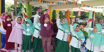 MPLS KB-TK Al Muslim Diisi Dengan Menerbangkan Pesawat Cita-Cita Bersama Orang Tua