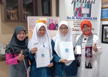 Zalfa dan Fariska Dua Siswi SMKN 2 Buduran Raih Juara LKT Koperasi 2022