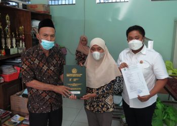 Anggota Komisi D DPRD Sidoarjo Berikan Solusi Ijazah Siswa SMP Belum Bisa Diambil